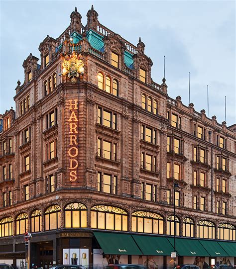 harrods store opening times.